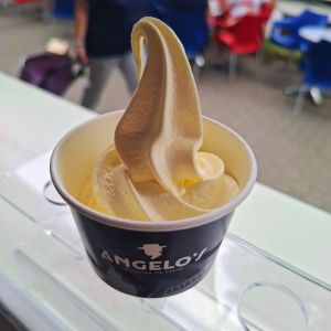 🍦 Láska na prvé ochutnanie. ❤️

 #angelos #icecreamlover #sweetmoments